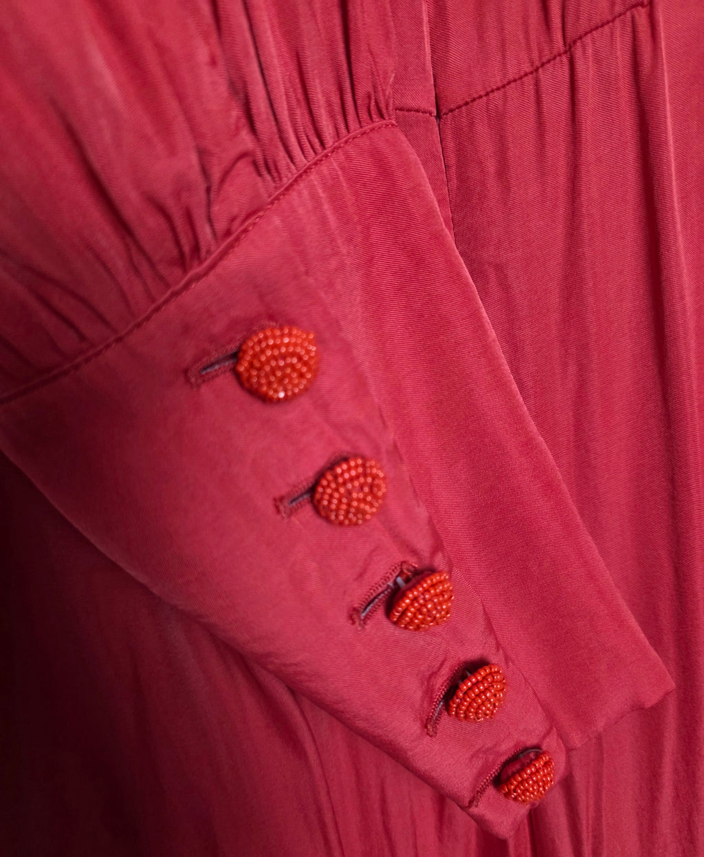 Farm Rio rode puff sleeve cut-out maxi jurk L – nieuw met mini vlekje