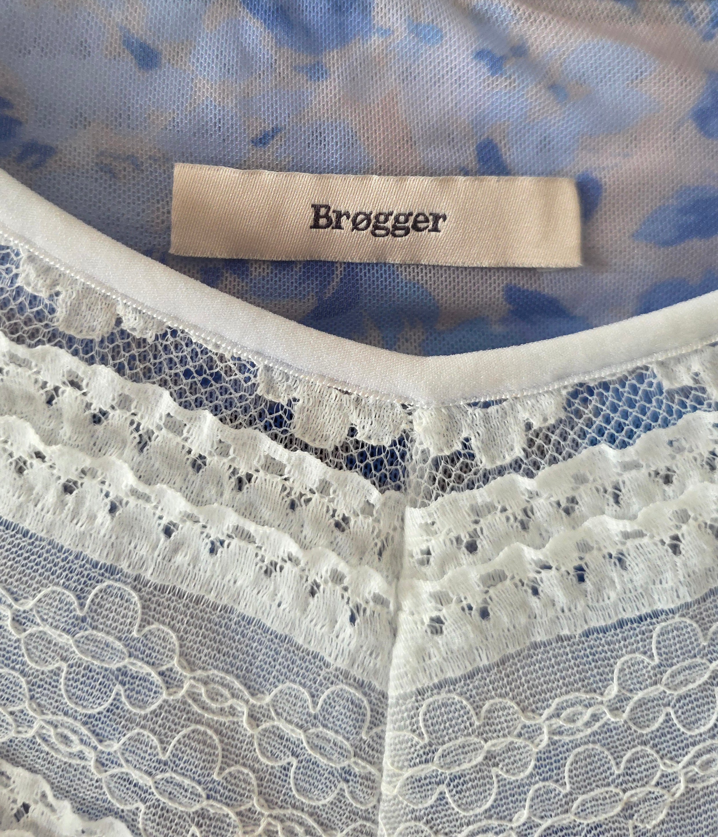 Brogger alva korte kanten jurk wit blauw 38 M tweedehands dames designer