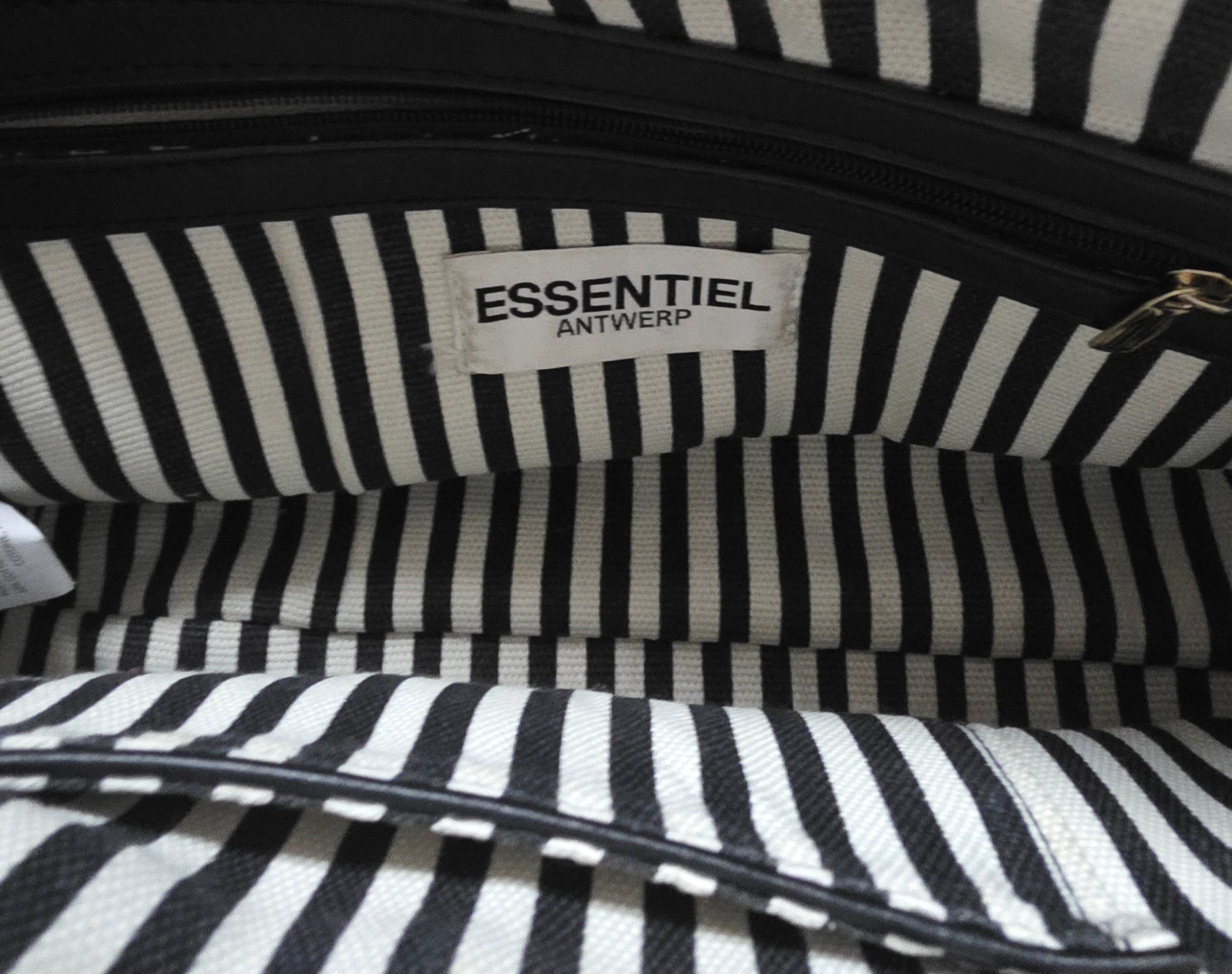 Essentiel Antwerp leren schoudertas zwart tweedehands dames designer