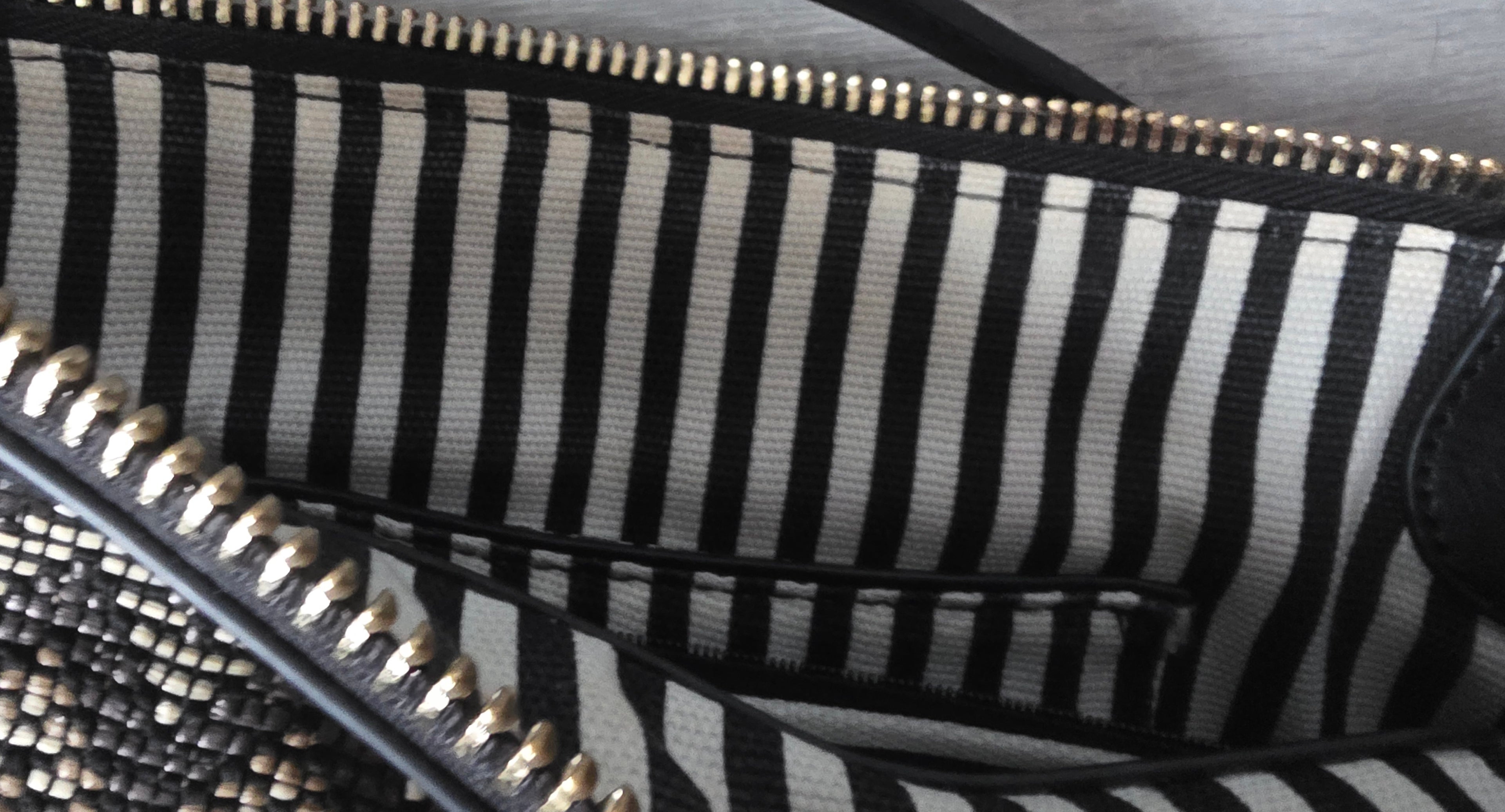 Essentiel Antwerp leren schoudertas zwart tweedehands dames designer