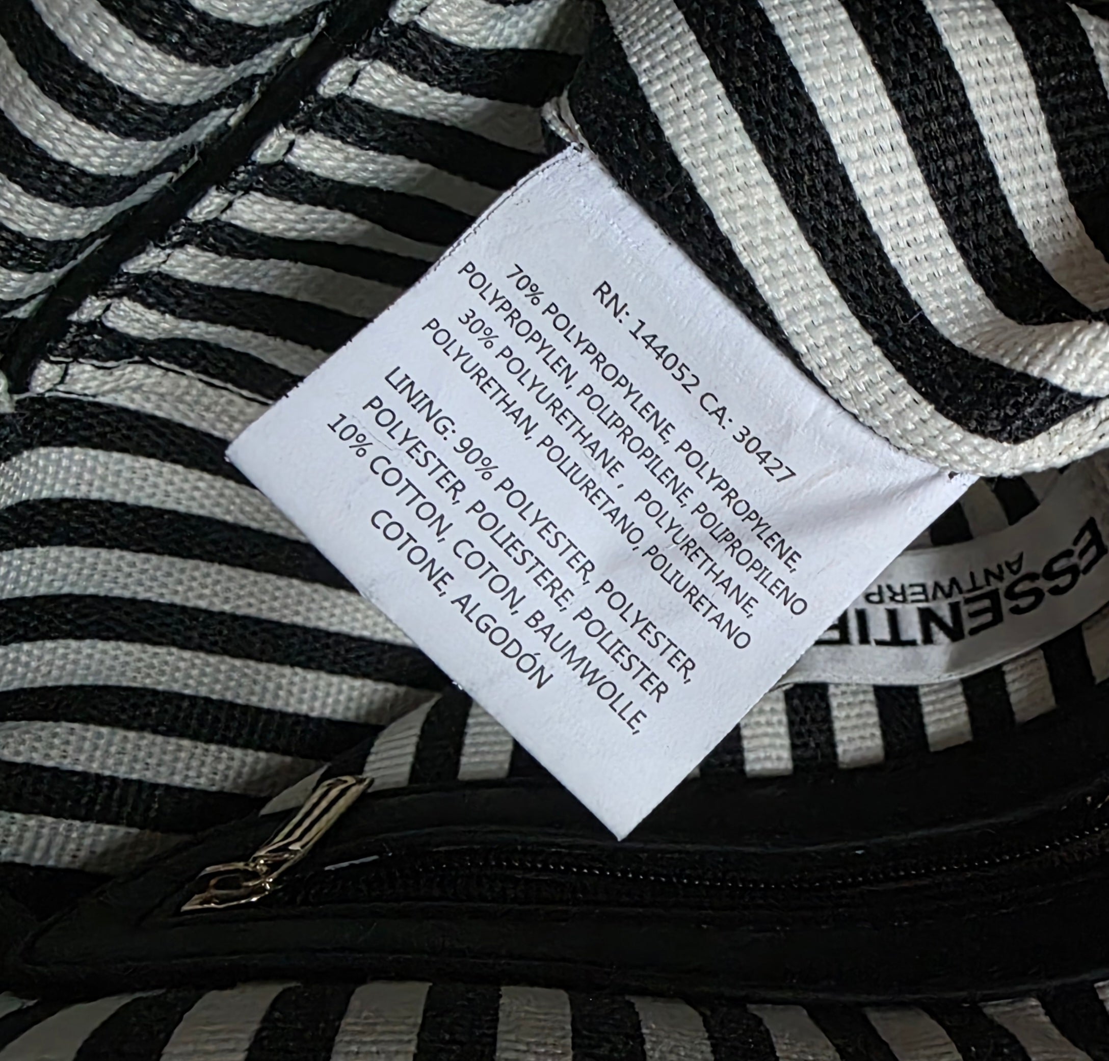 Essentiel Antwerp leren schoudertas zwart tweedehands dames designer