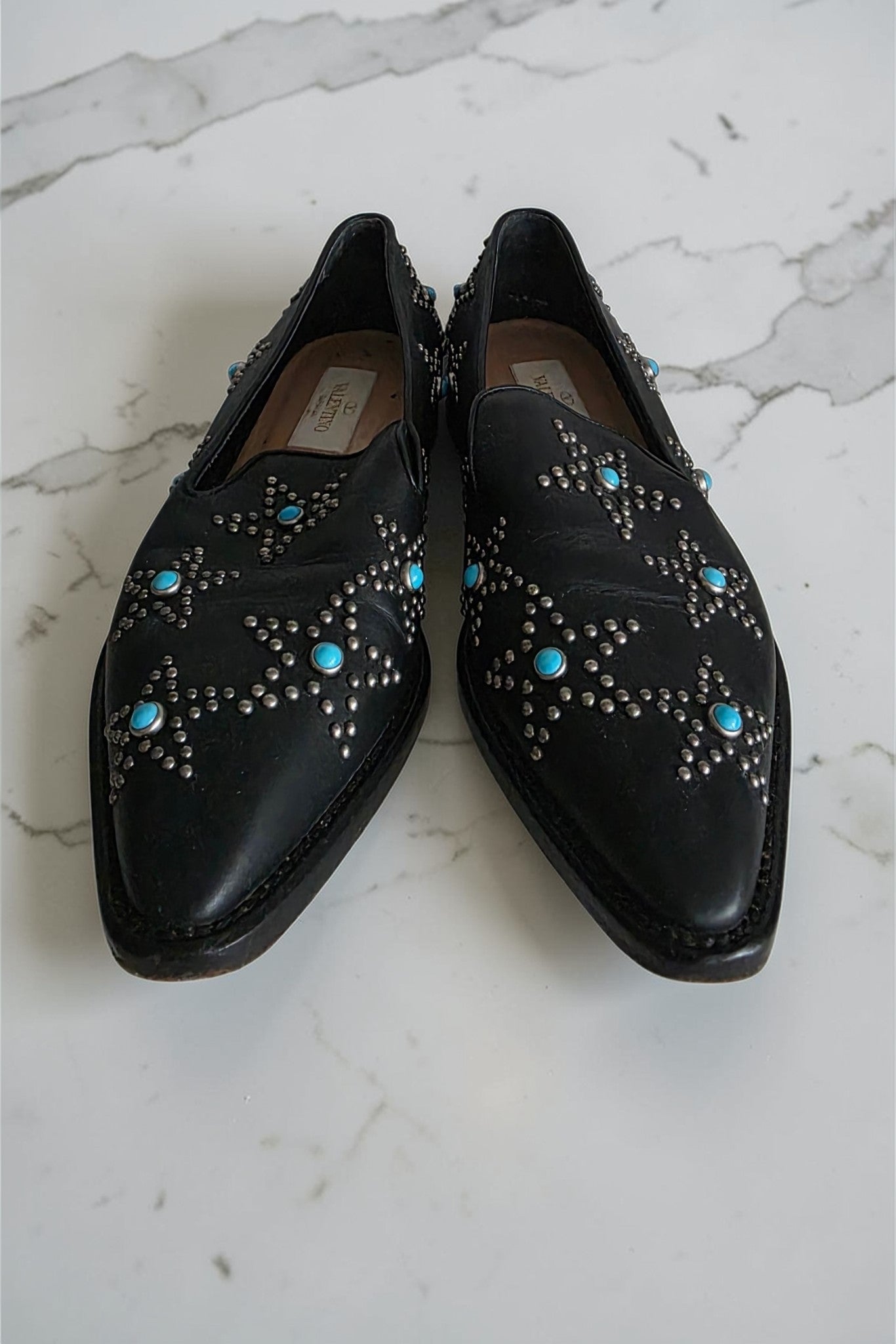 Valentino Garavani pointed beatle star studded leren instappers schoenen loafers zwart 37 tweedehands dames designer