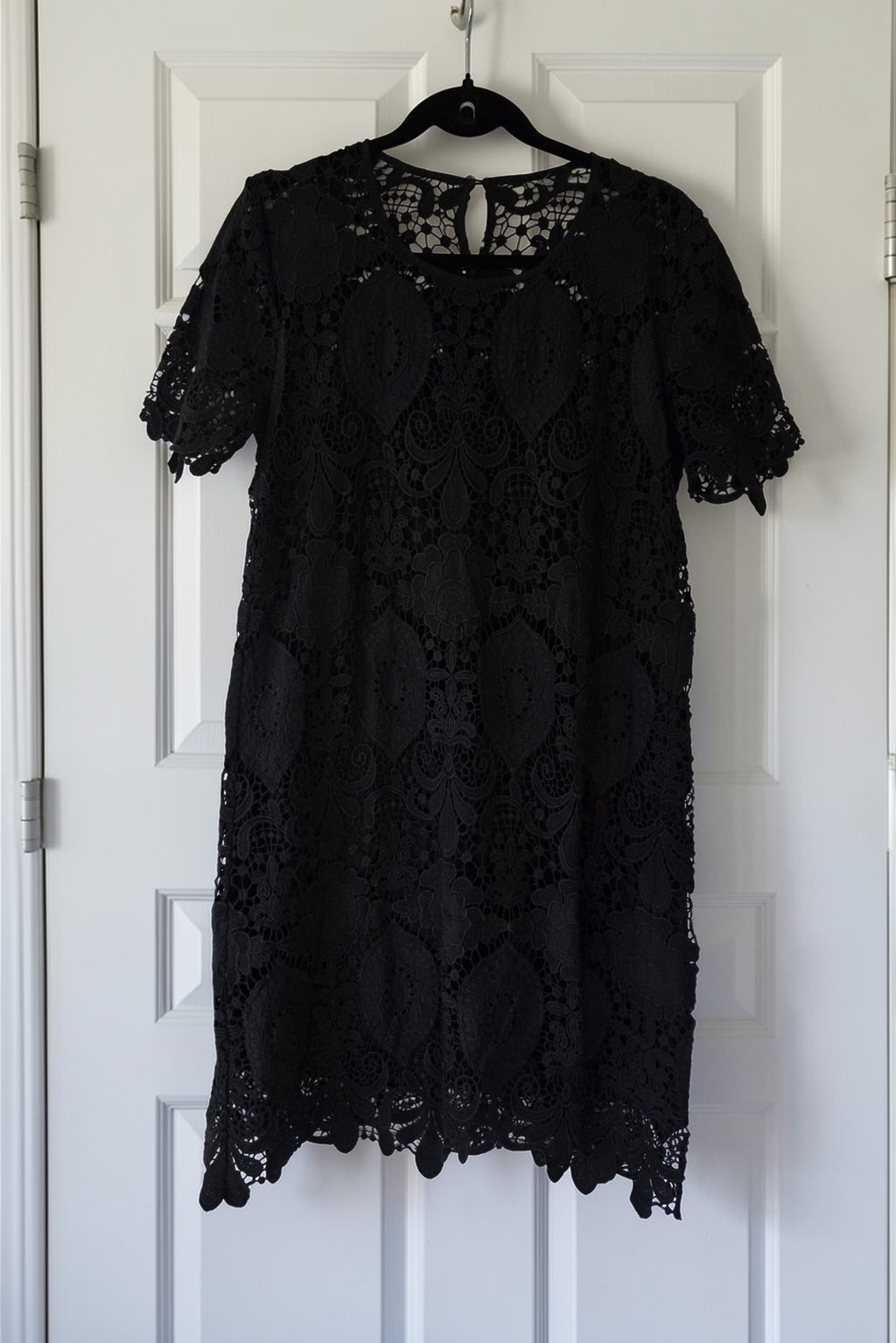 Valerie Khalfon kort kanten jurkje pre-loved zwart 38 M