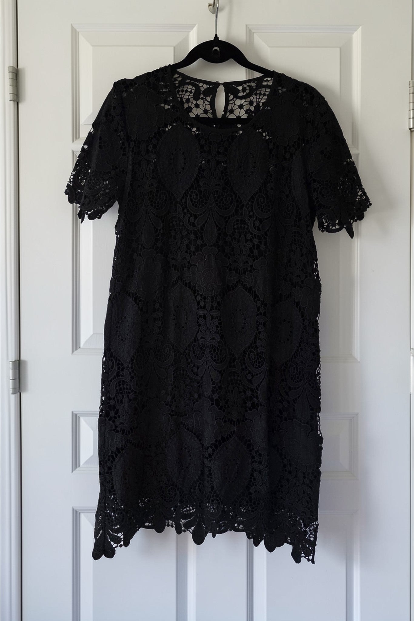 Valerie Khalfon kort kanten jurkje pre-loved zwart 38 M