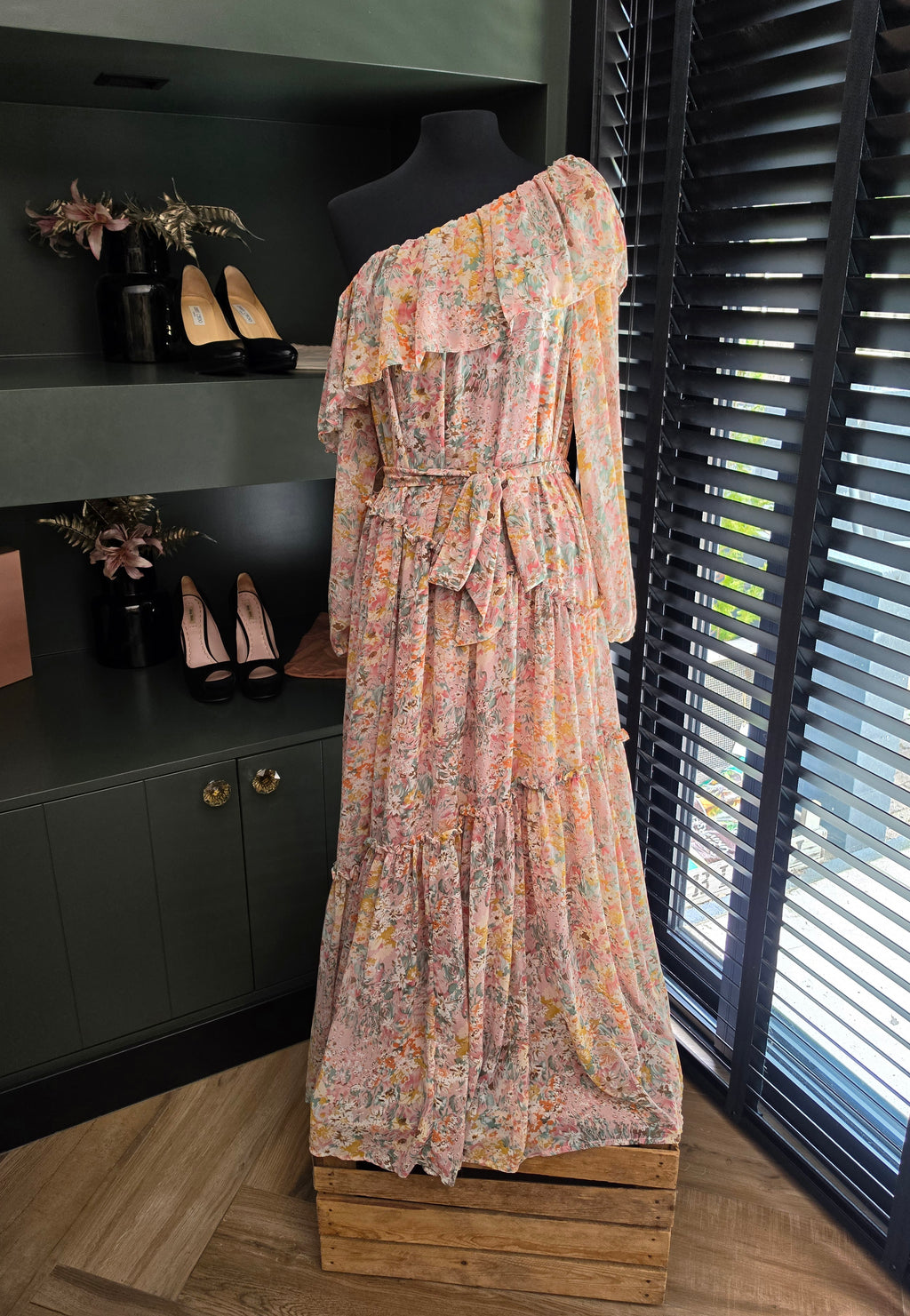 ASTR the label Kaylani ruffle maxi jurk roze M 38 tweedehands dames merk