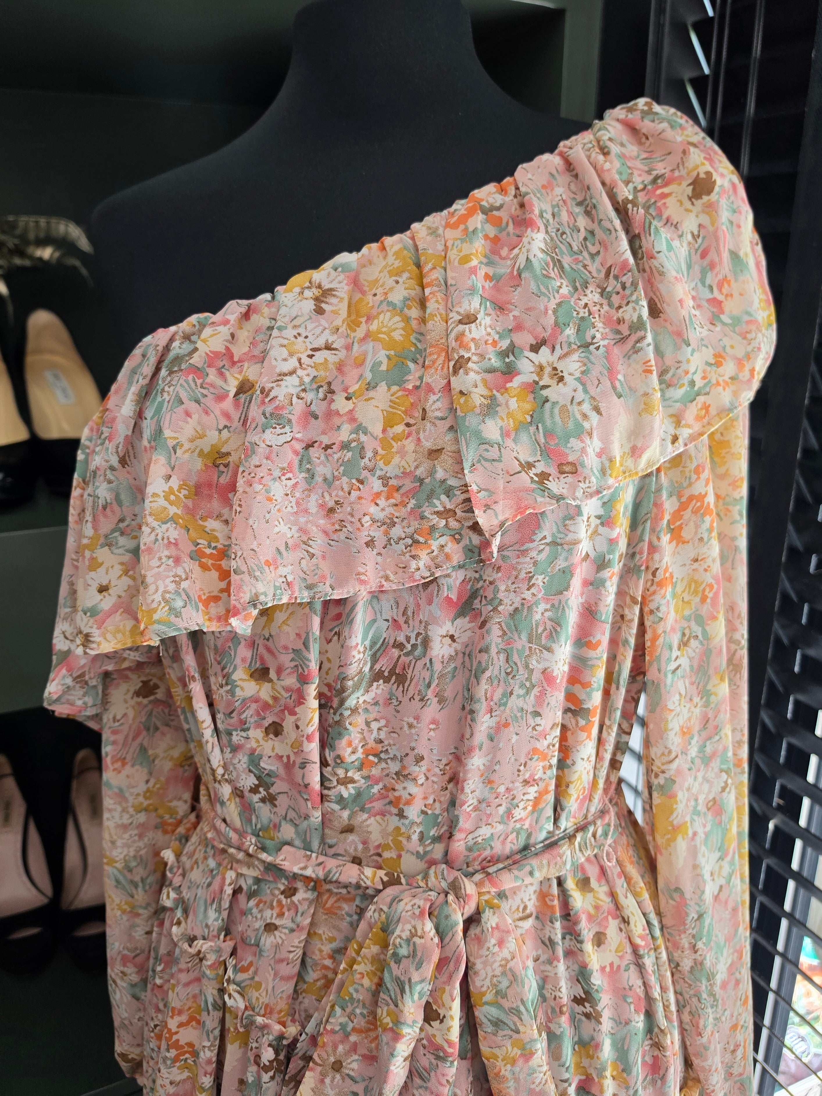 ASTR the label Kaylani ruffle maxi jurk roze M 38 tweedehands dames merk