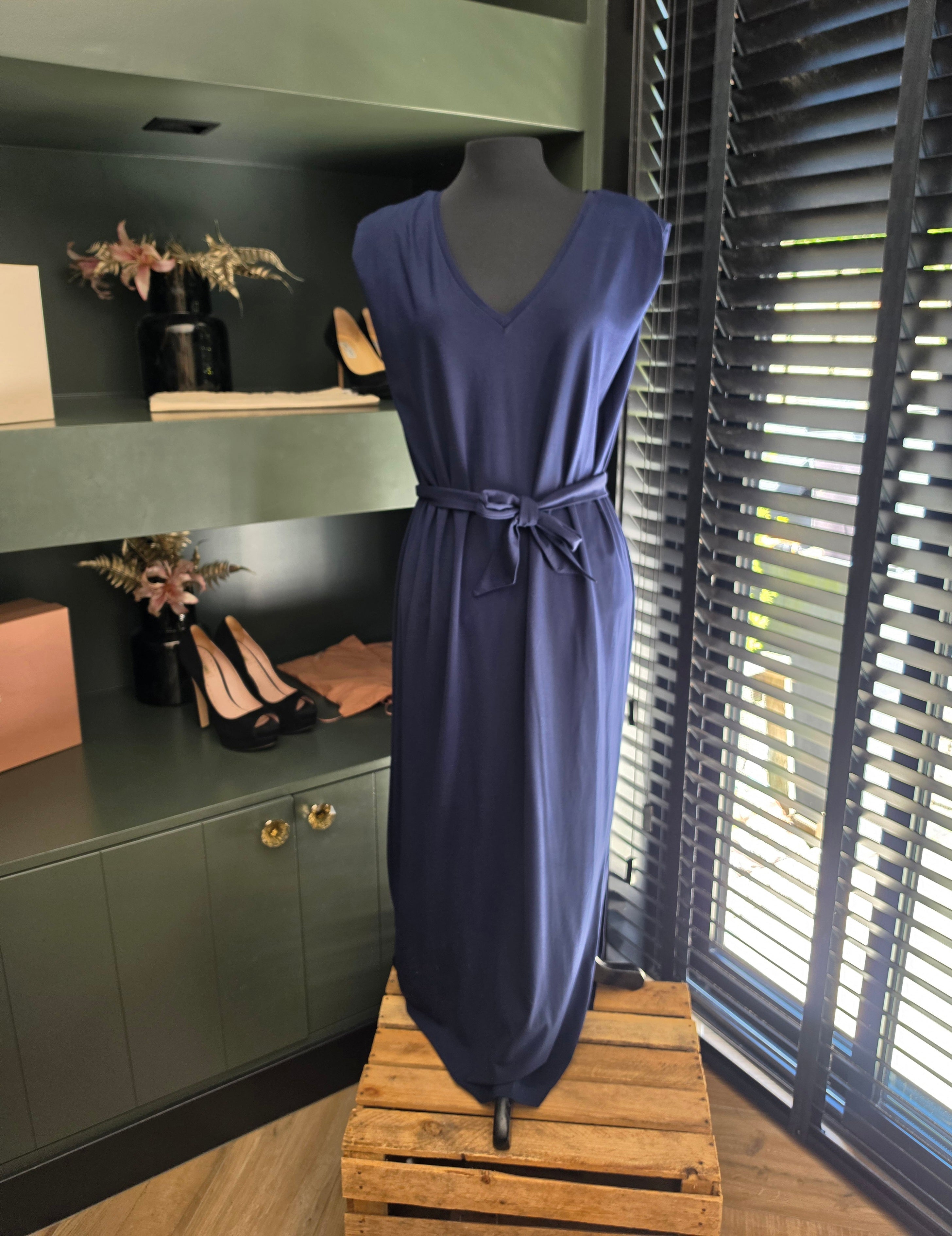 Knit-ted v hals mouwloze midi jurk Maan blauw S 36 M 38 ongedragen tweedehands designer dames
