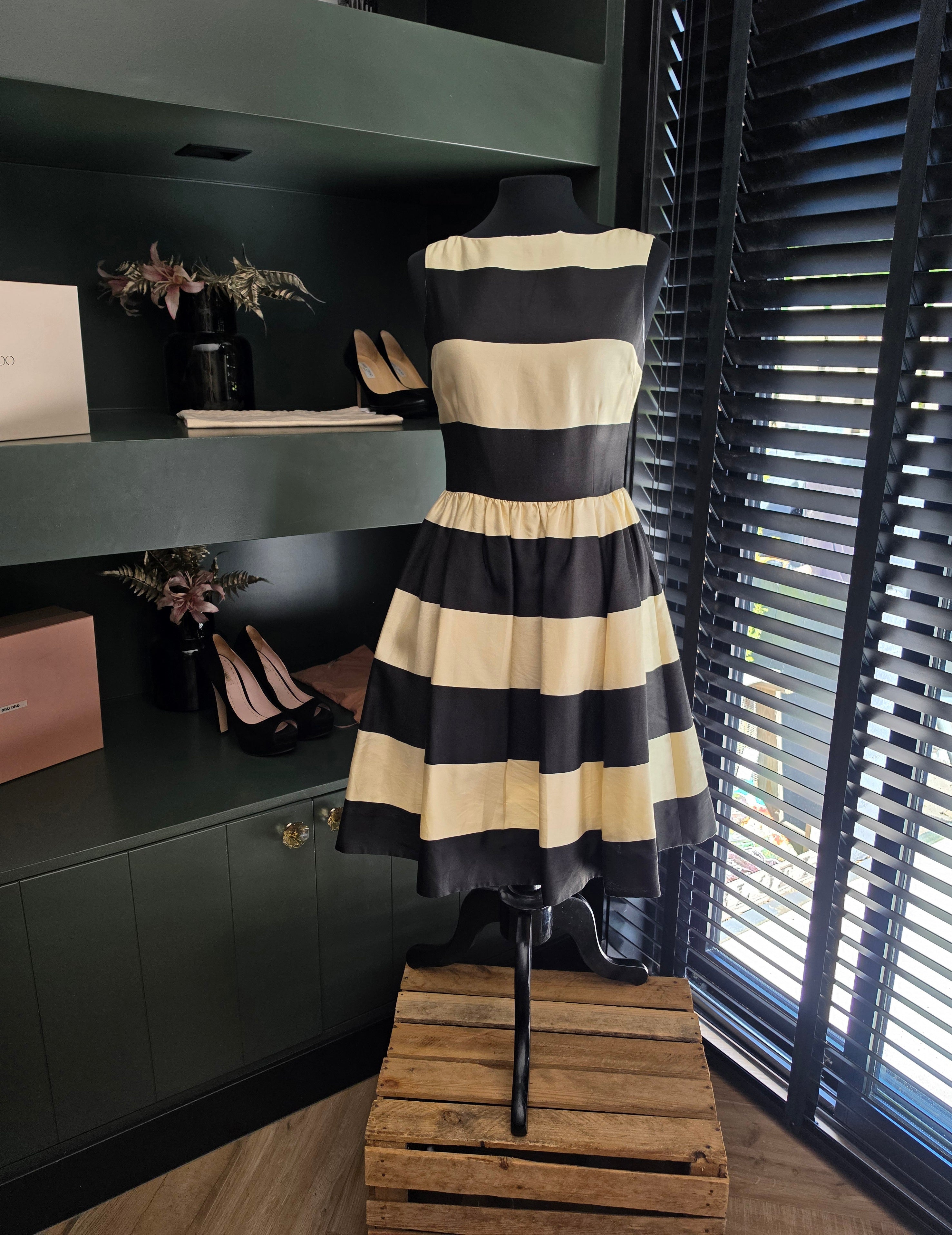 Kate Spade satijnlook mouwloze jurk crème zwart us4 S 36 tweedehands dames designer