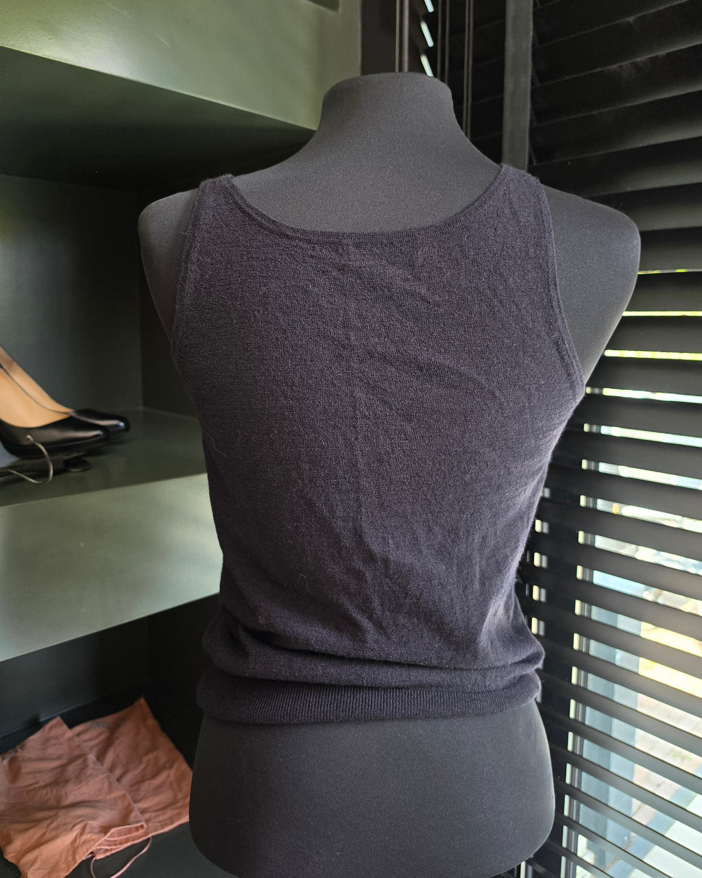 Dries van Noten mouwloze knit top v hals zwart wol 38 M tweedehands dames designer