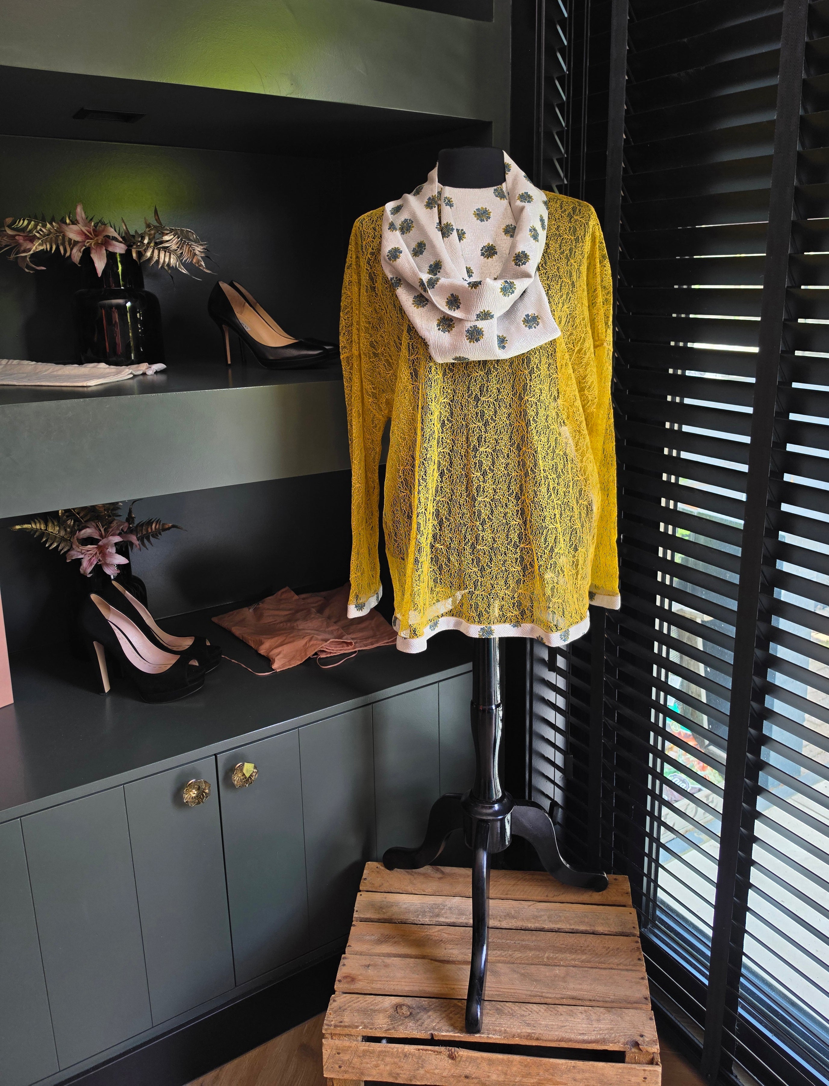 Valentino kanten blouse top geel IT40 xs 34 ongedragen tweedehands designer dames kleding