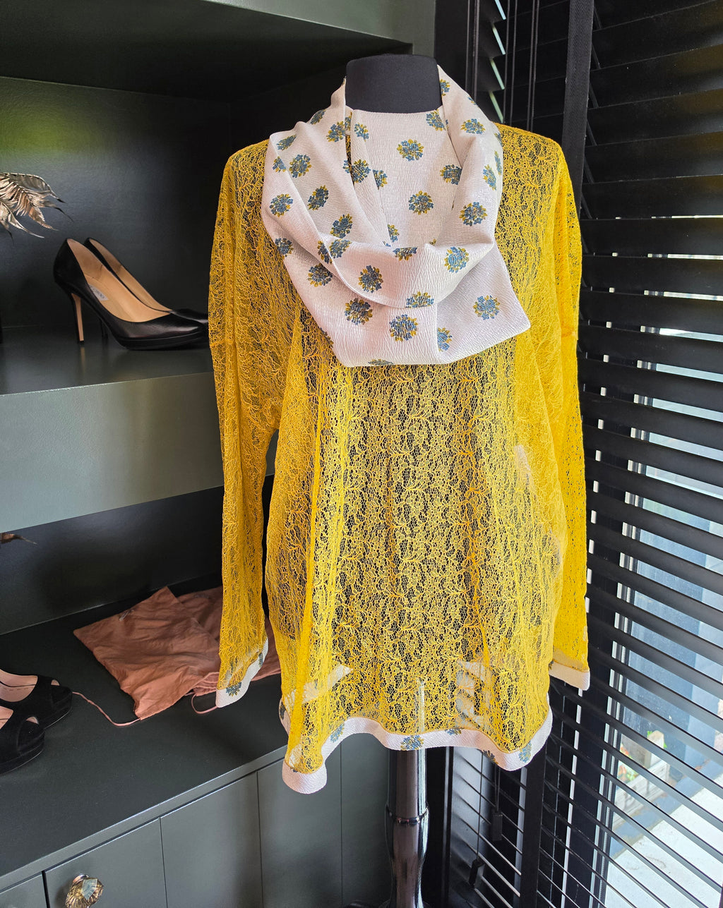 Valentino kanten blouse top geel IT40 xs 34 ongedragen tweedehands designer dames kleding