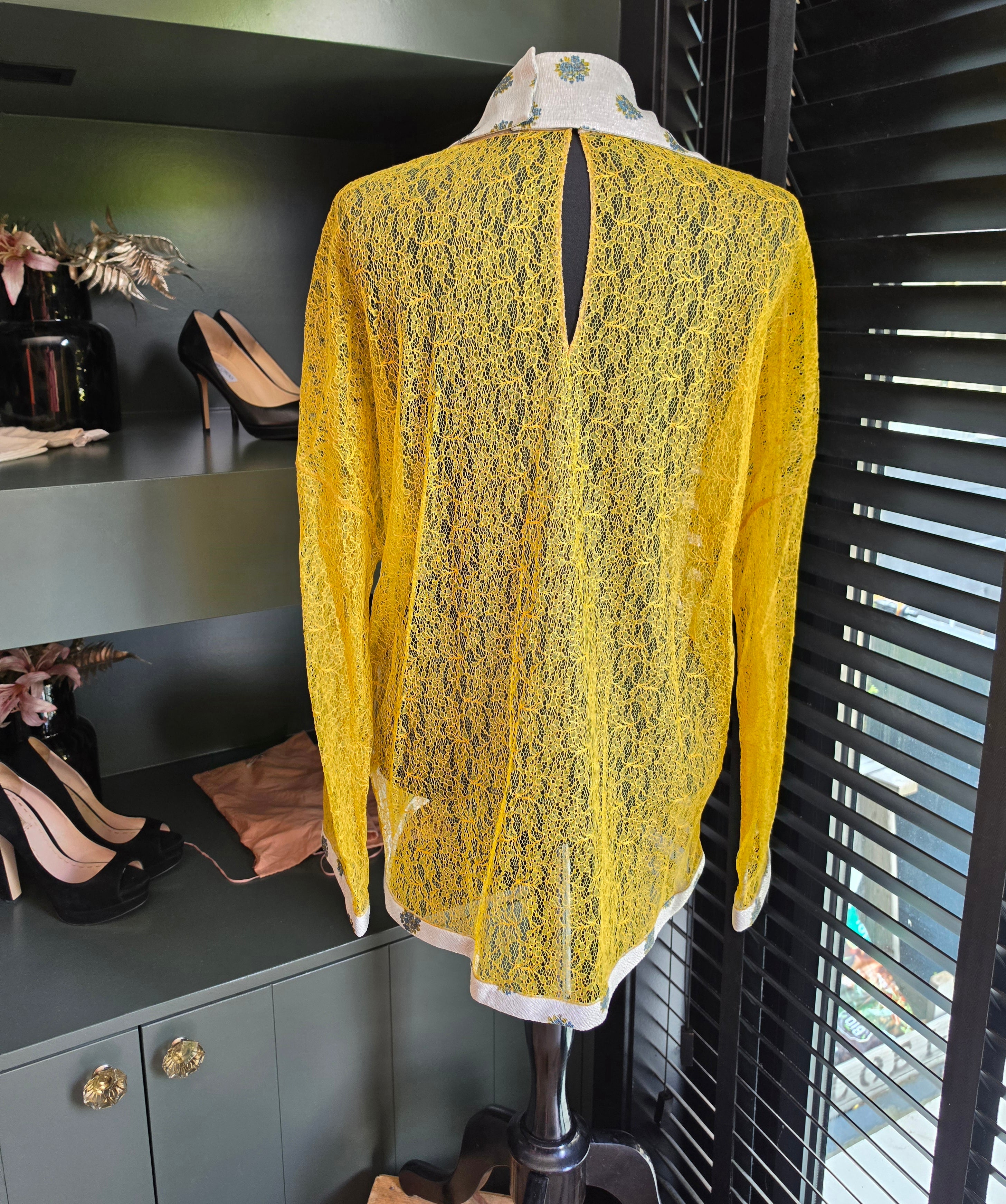 Valentino kanten blouse top geel IT40 xs 34 ongedragen tweedehands designer dames kleding