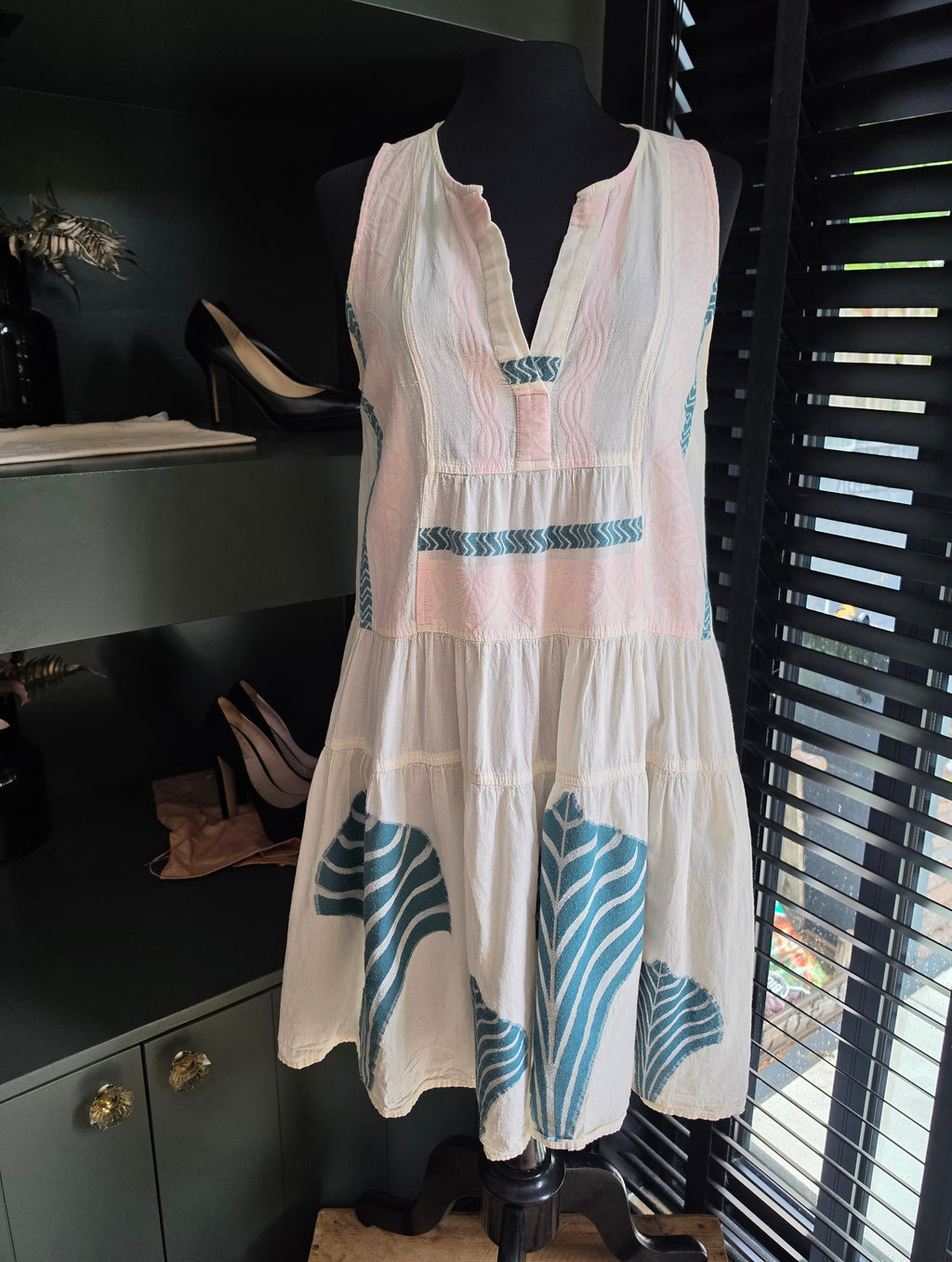 Nema resortwear mouwloze korte jurk creme S 36 linnen tweedehands dames