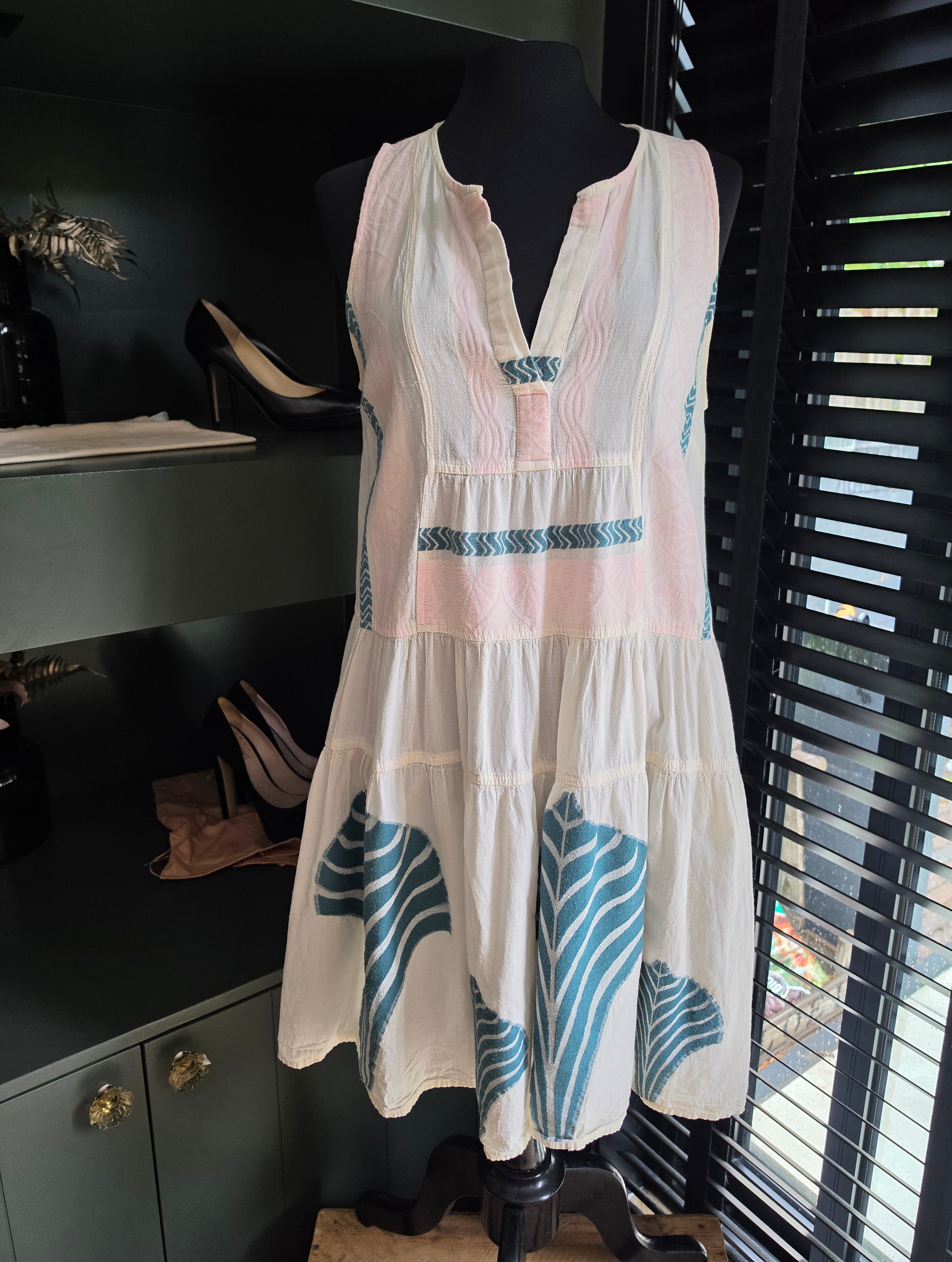 Nema resortwear mouwloze korte jurk creme S 36 linnen tweedehands dames