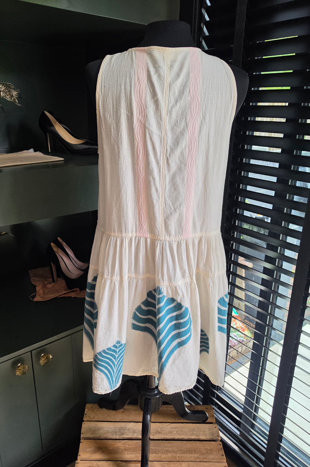 Nema resortwear mouwloze korte jurk creme S 36 linnen tweedehands dames