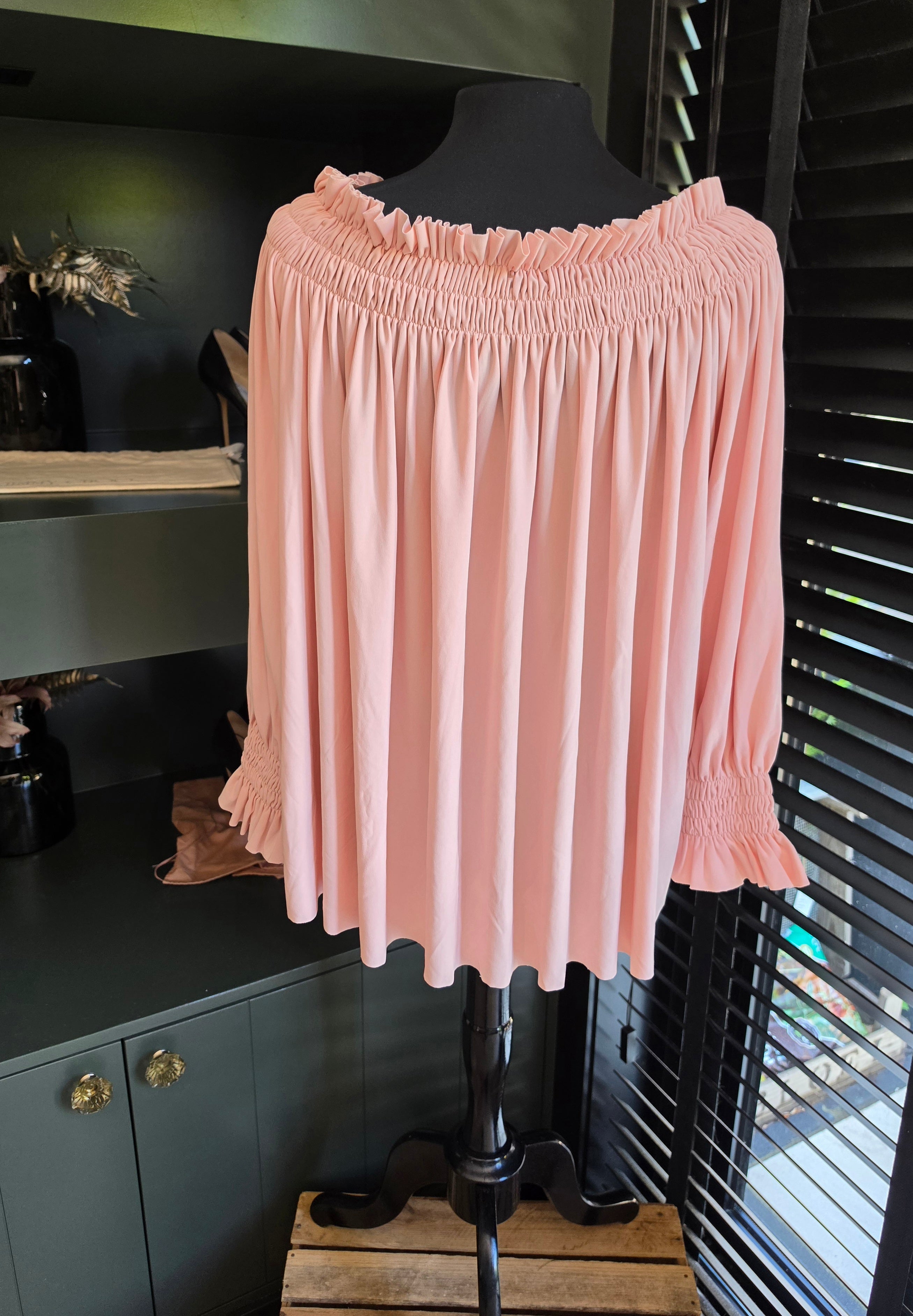 Norma Kamali off shoulder top roze L tweedehands designer dames