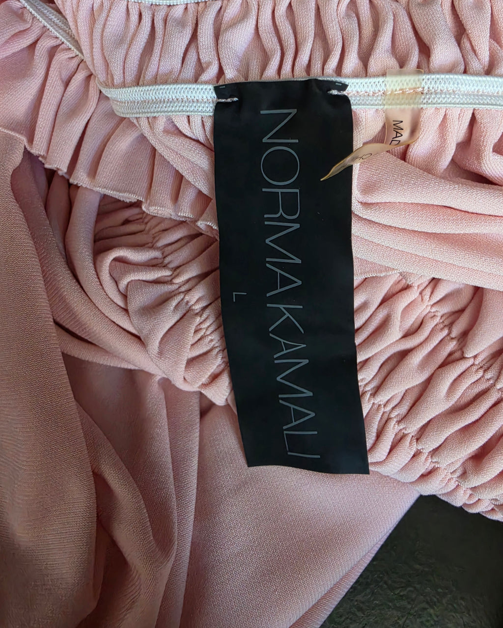 Norma Kamali off shoulder top roze L tweedehands designer dames