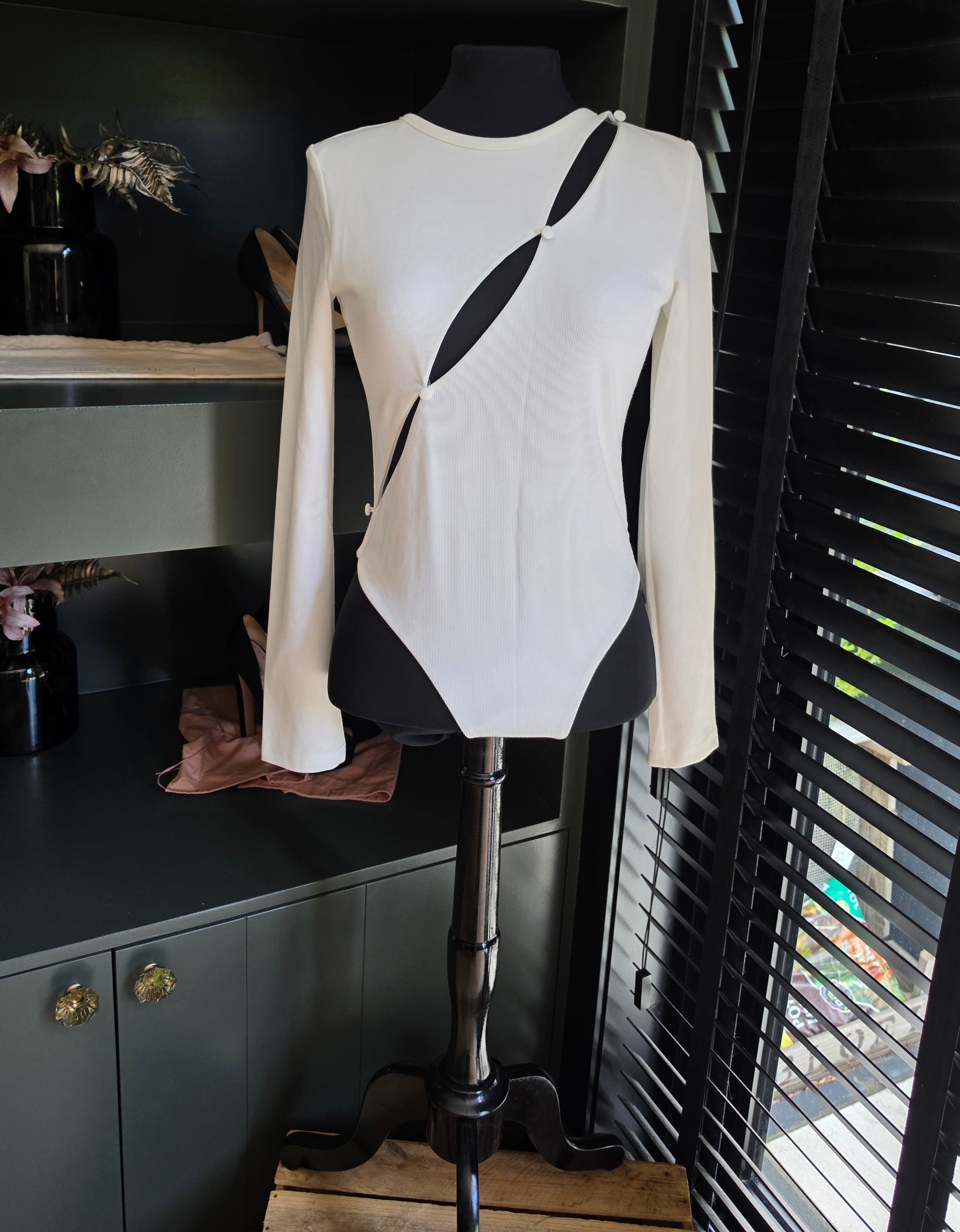 Sabo cut out body wit 38 M tweedehands dames