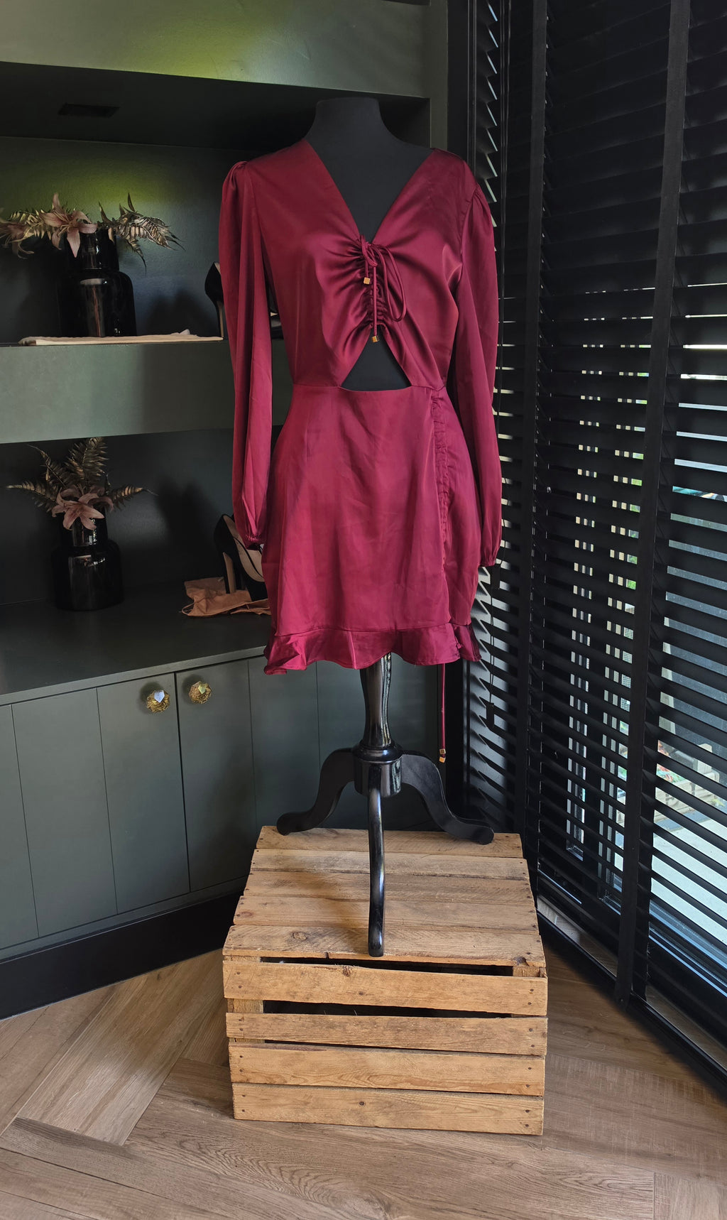 Runaway the label Cut out jurk rood M tweedehands dames