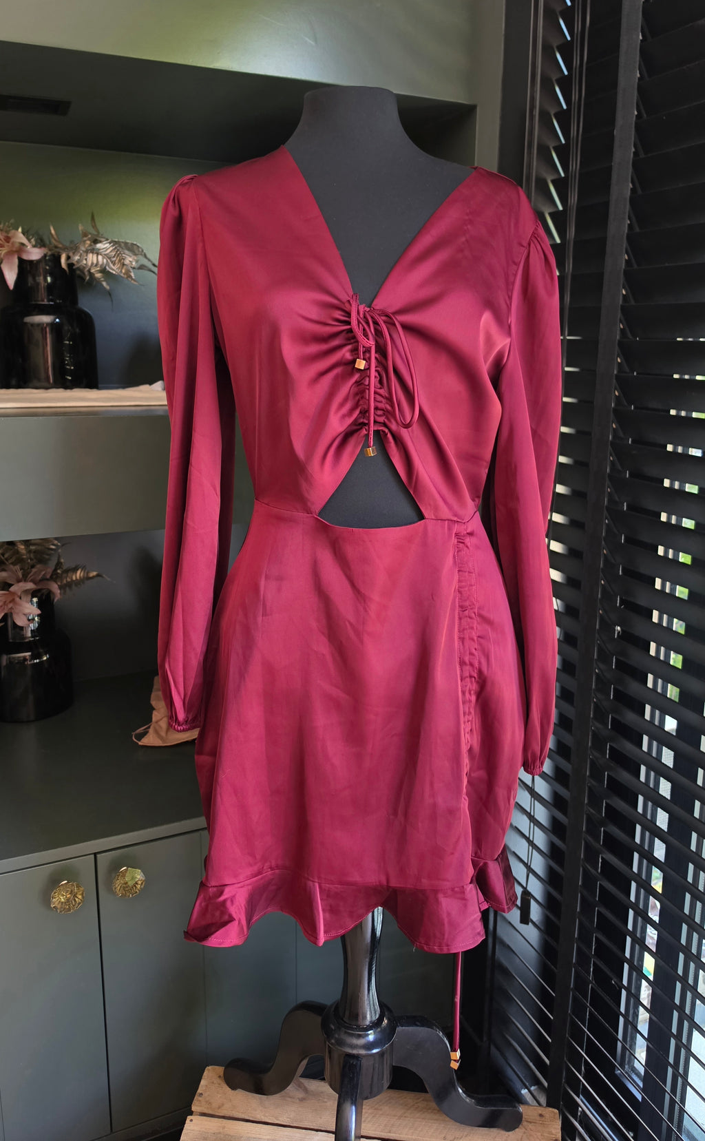 Runaway the label Cut out jurk rood M tweedehands dames