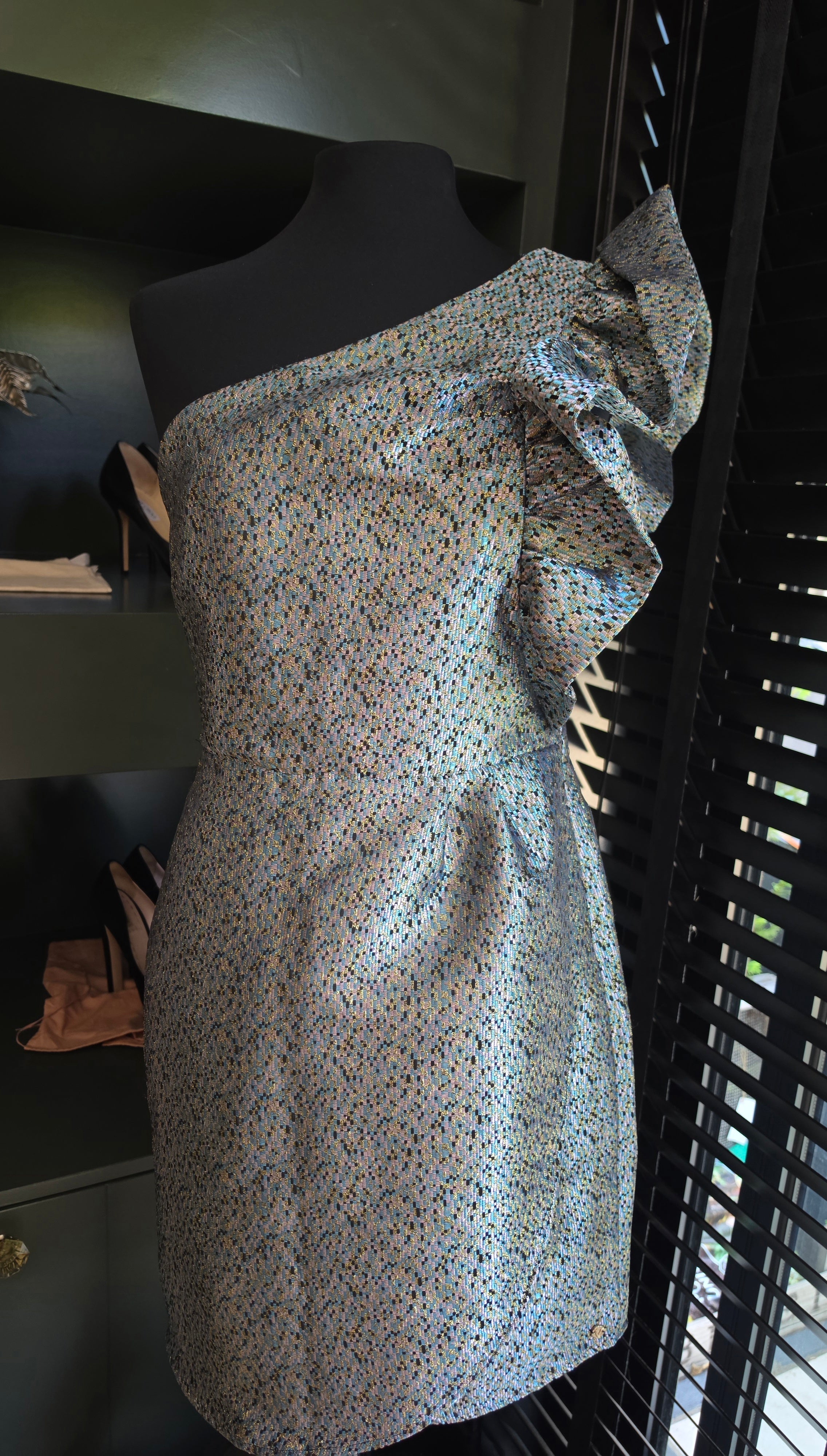 Josh V one shoulder korte jurk blauw M tweedehands dames