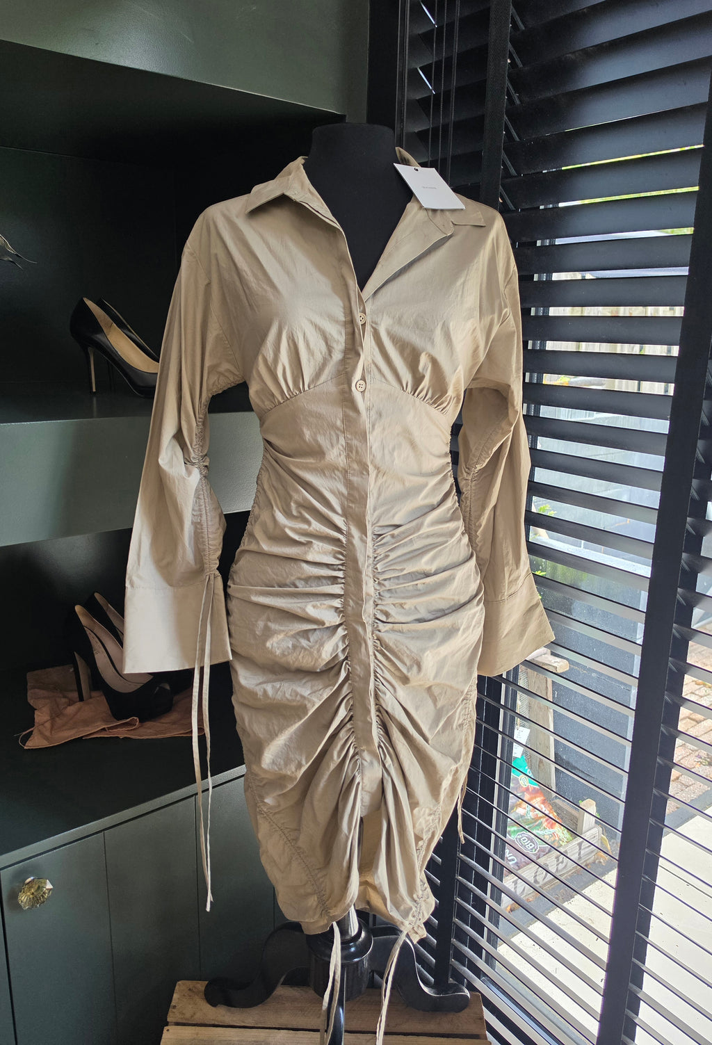 L'academie korte jurk beige khaki xxs tweedehands dames designer