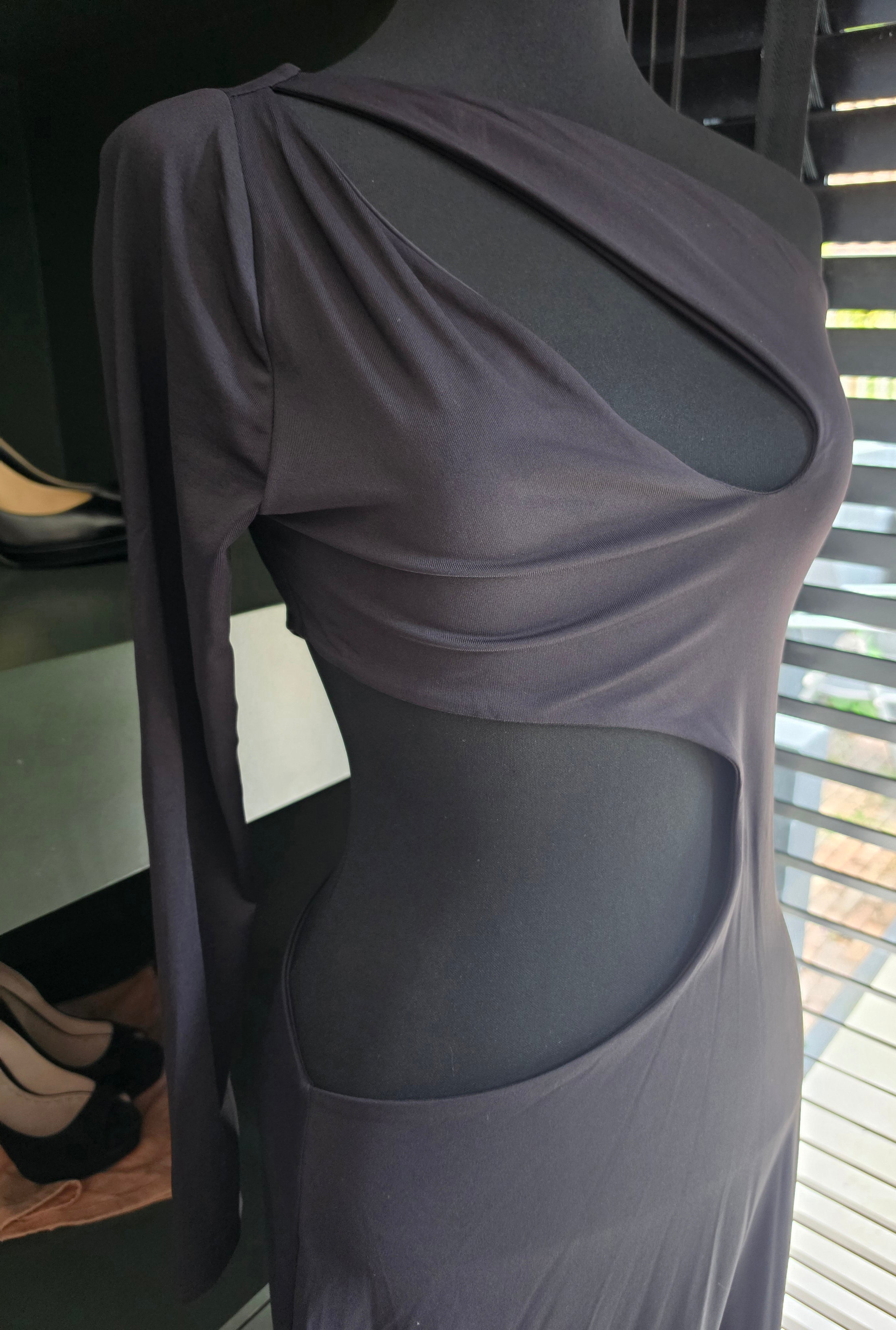 Meshki one shoulder cut out jurk zwart xl tweedehands dames