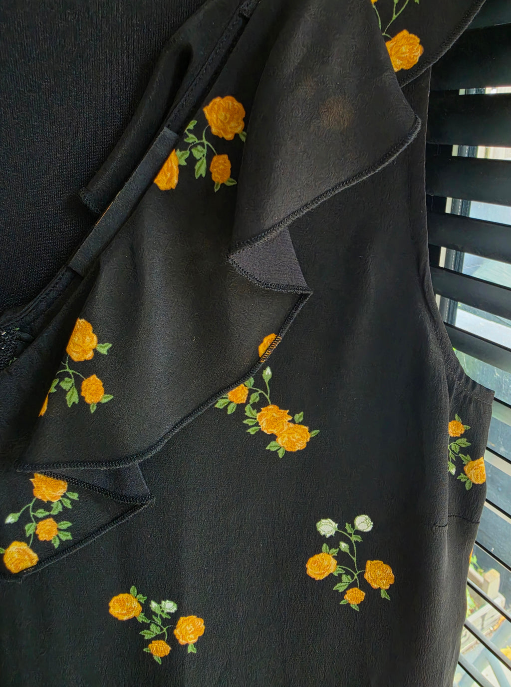 The Kooples mouwloze ruches dames jumpsuit zwart bloemen zijde designer tweedehands  enkellengte