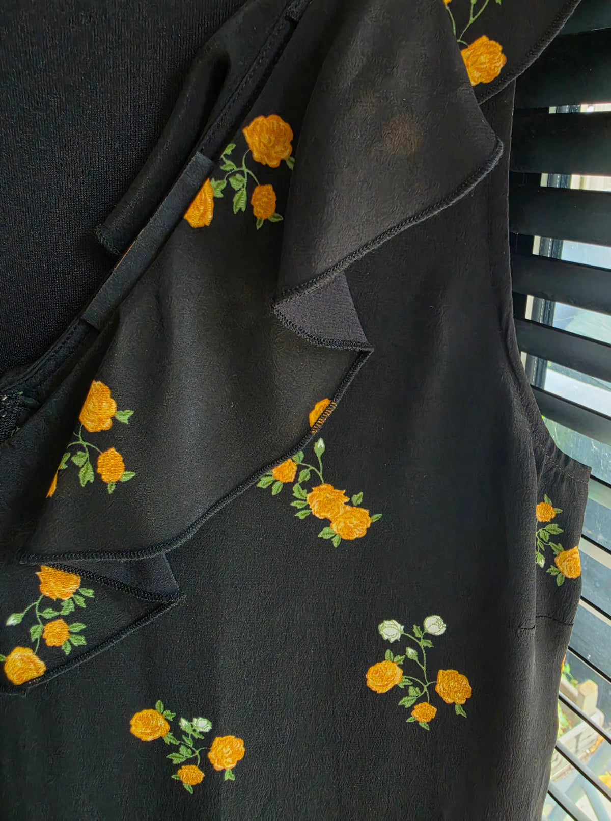 The Kooples mouwloze ruches dames jumpsuit zwart bloemen zijde designer tweedehands  enkellengte