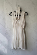 Apoella resortwear mouwloos crêpe plissé mini jurkje met v hals wit m/l 38 40 tweedehands dames designer