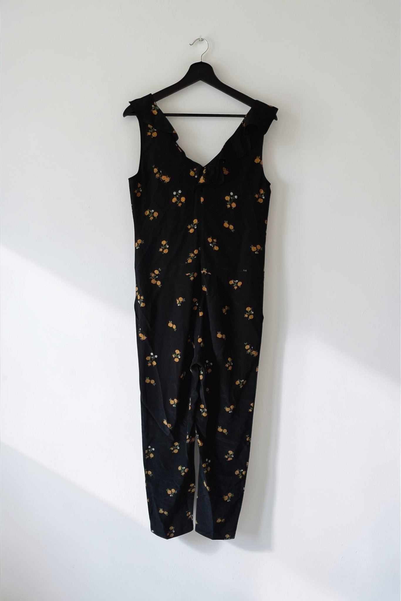 The Kooples mouwloze ruches jumpsuit zwart bloemen zijde pre-loved designer tweedehands  enkellengte