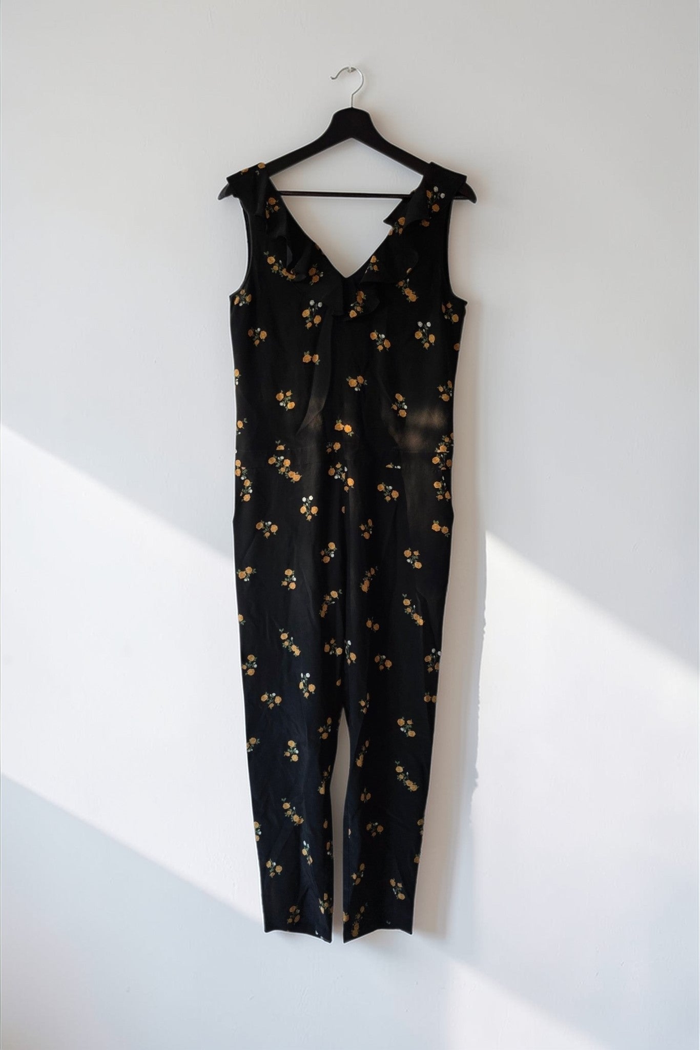 The Kooples mouwloze ruches jumpsuit zwart bloemen zijde pre-loved designer tweedehands  enkellengte